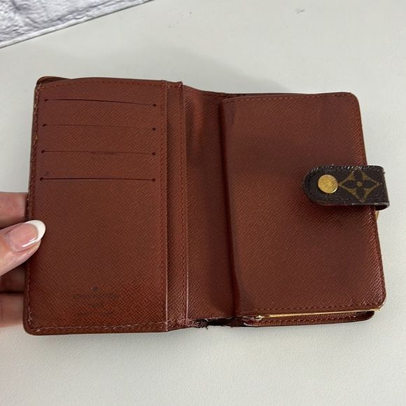 Authenticated Louis Vuitton Viennois vintage wallet - Picture 3 of 15